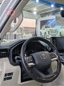 تۆیۆتا لاند کروزەر